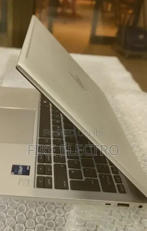 New Laptop HP EliteBook 830 G9 16GB Intel Core i5 SSD 512GB