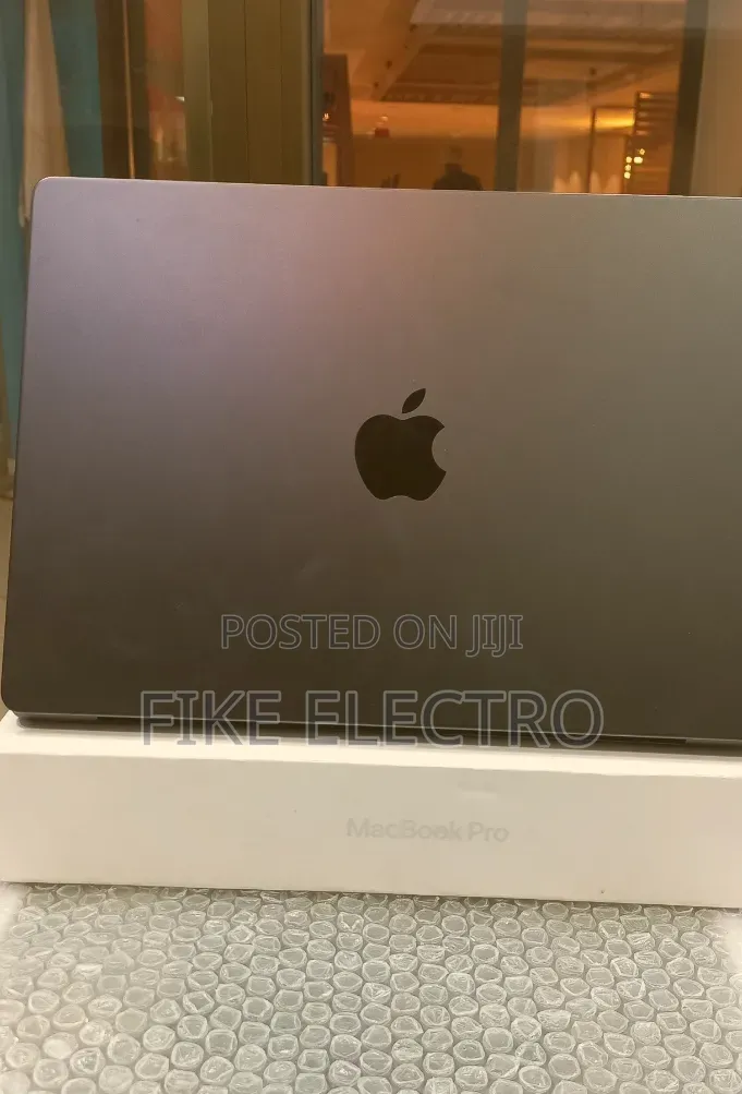 New Laptop Apple MacBook Pro 2025 M5 16GB Apple M5 Pro SSD 512GB