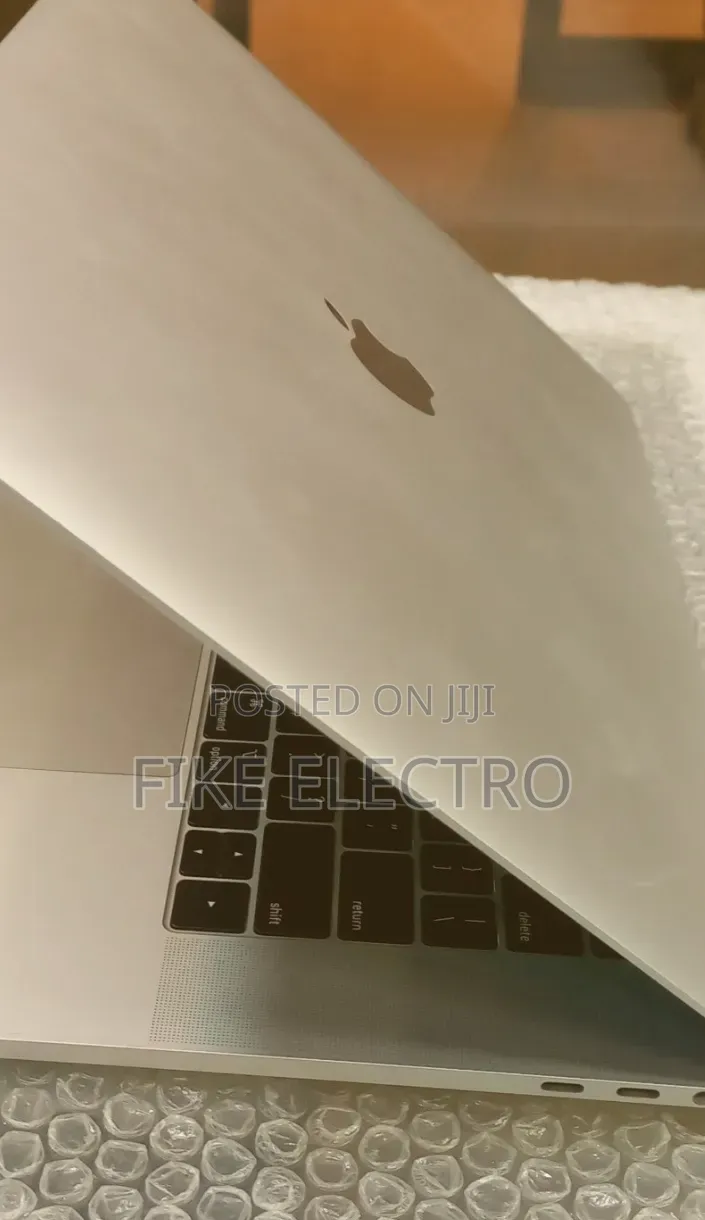 Laptop Apple MacBook Pro 2018 16GB Intel Core i7 SSD 256GB