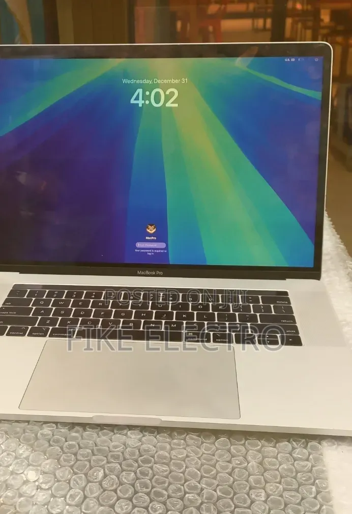 Laptop Apple MacBook Pro 2018 16GB Intel Core i7 SSD 256GB