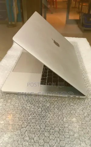 Laptop Apple MacBook Pro 2018 16GB Intel Core i7 SSD 256GB