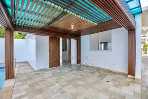 Furnished 10bdrm House in Bole for sale