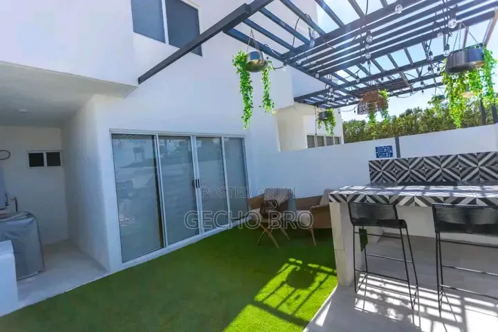 Furnished 10bdrm House in Bole for sale