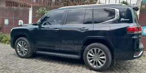 Toyota Land Cruiser 2022 Black