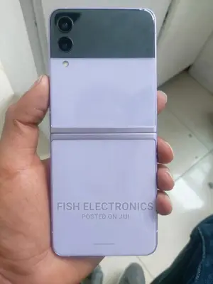 Photo - New Samsung Galaxy Z Flip 3 128 GB Purple