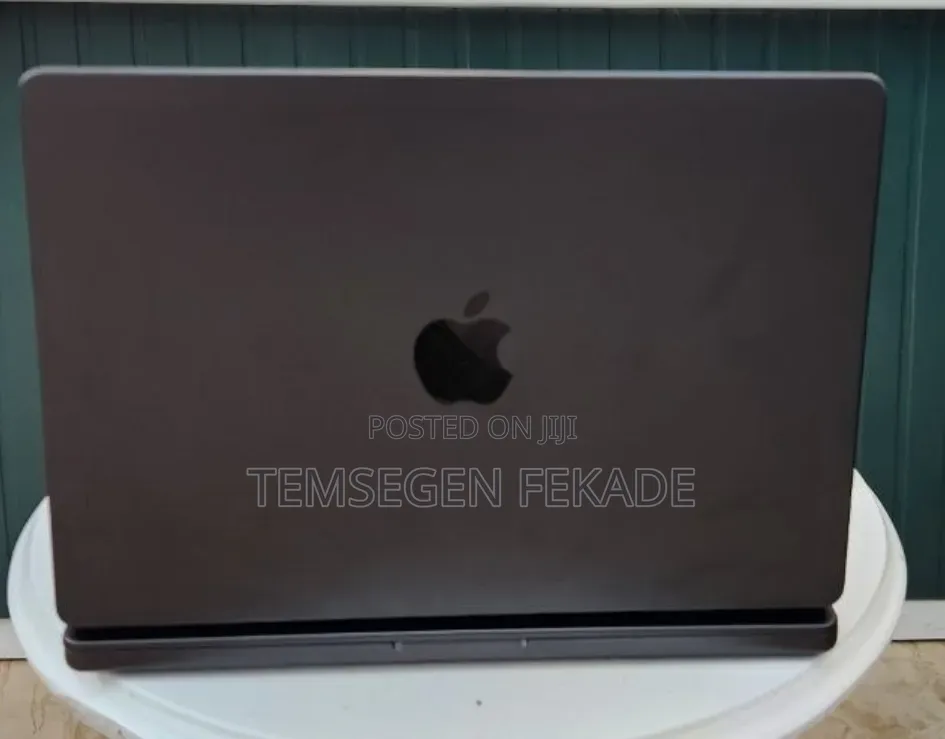 New Laptop Apple MacBook Pro 2023 M3 Pro 16GB Apple M3 Pro SSD 512GB
