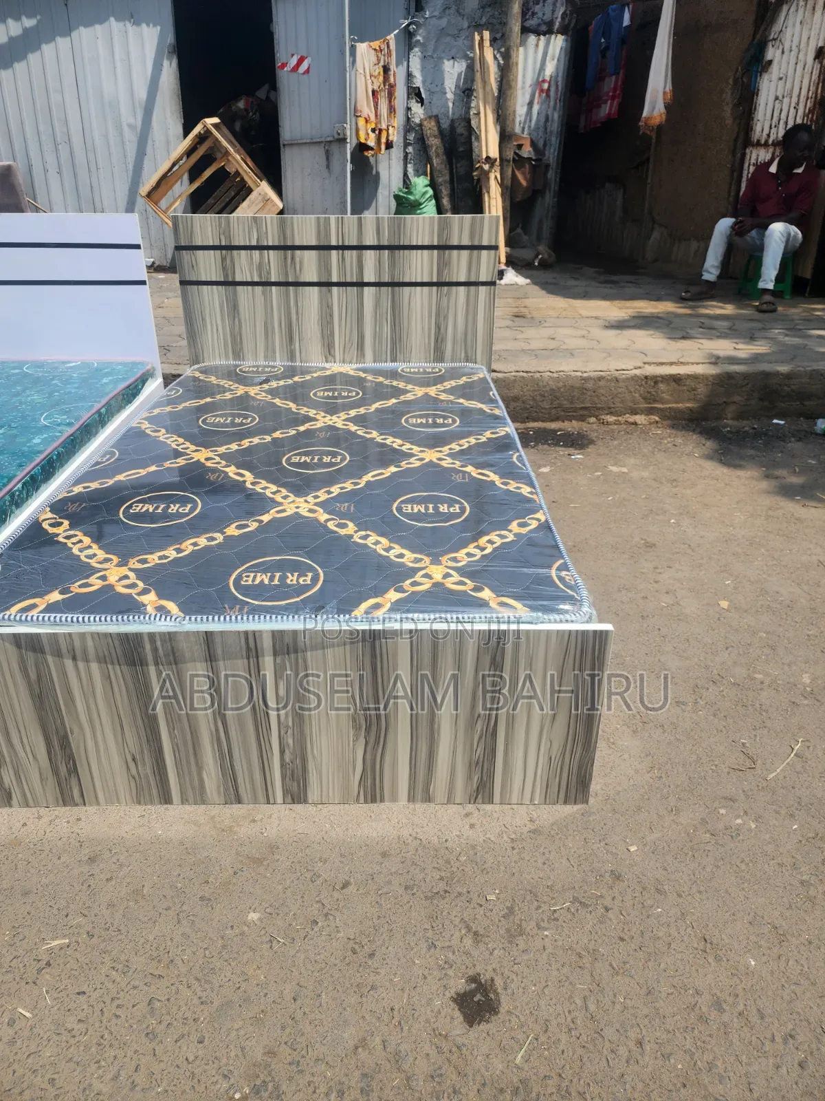 አልጋ Bed በላምኔት የተሰሩ