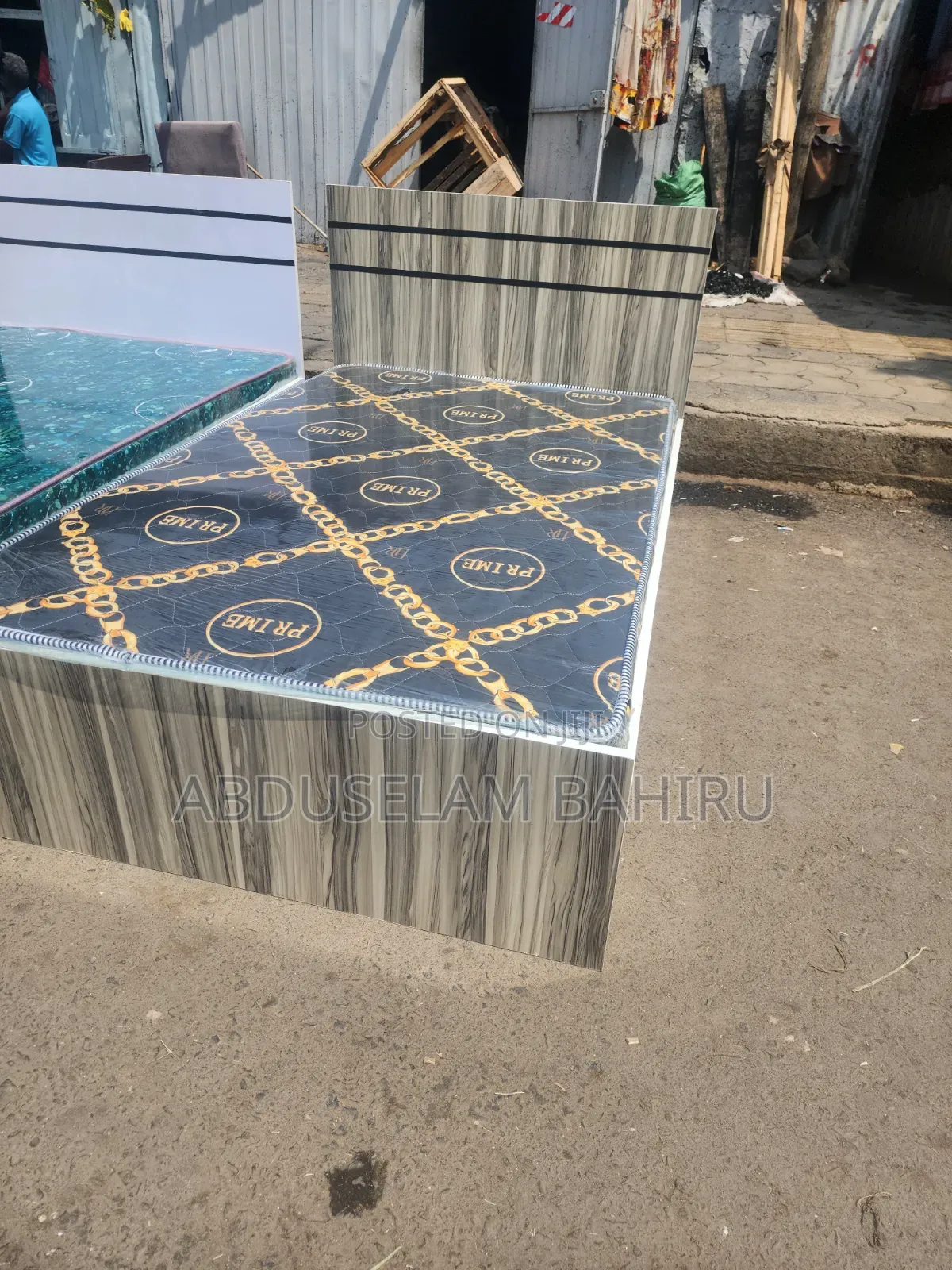 አልጋ Bed በላምኔት የተሰሩ