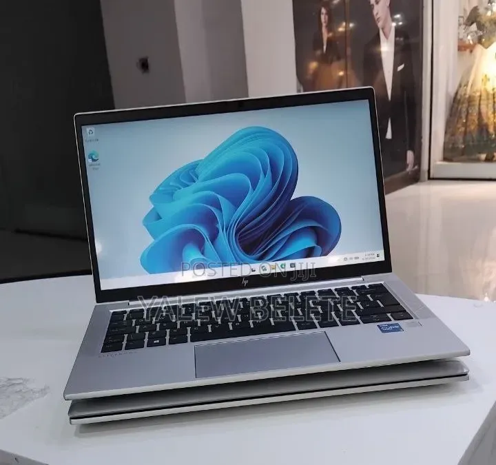 New Laptop HP EliteBook 830 G8 16GB Intel Core i5 SSD 512GB