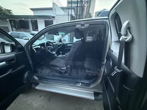 Toyota Hilux 2021 Gray