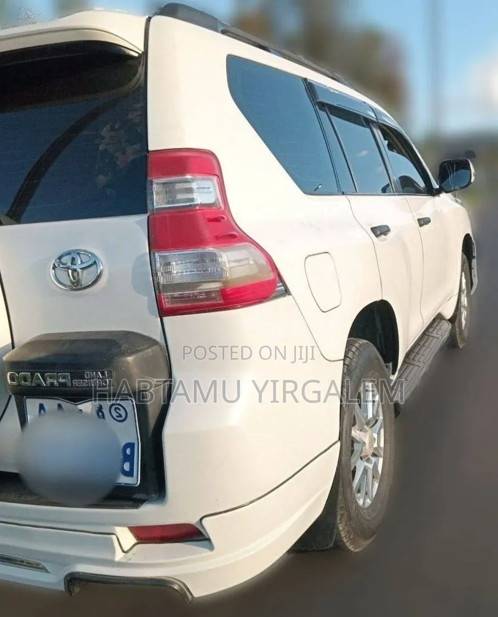 Toyota Land Cruiser 2011 White