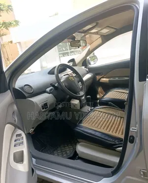 Toyota Land Cruiser 2011 White