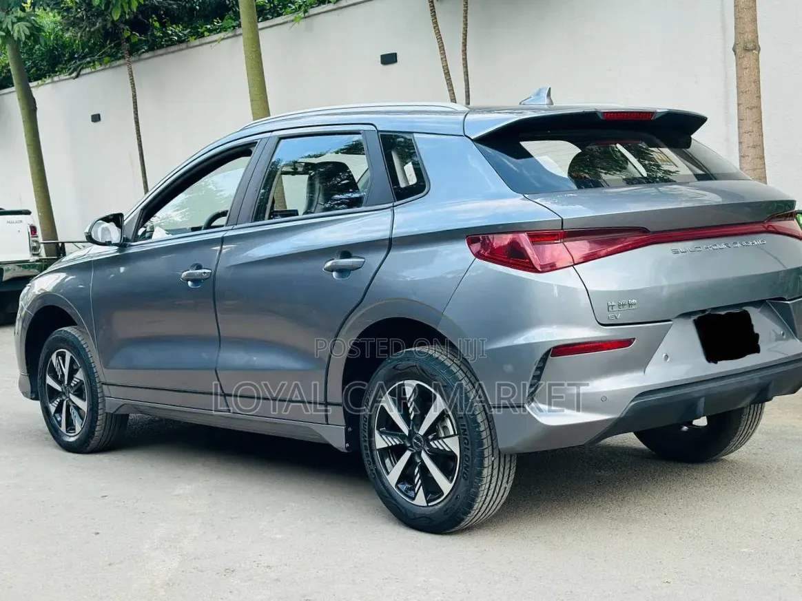 BYD E2 43 kWh 94 hp FWD 2025 Gray