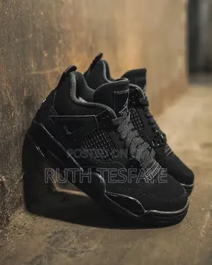 Air Jordan 4 Black Cat