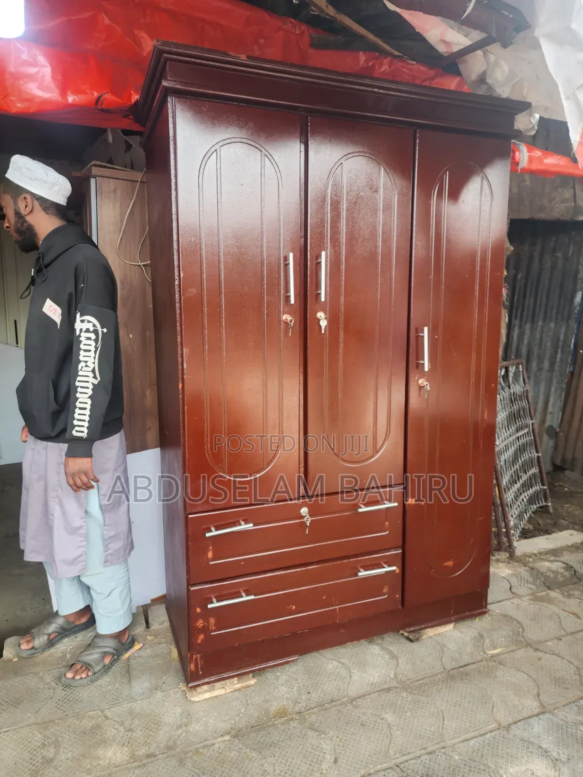 ያገለገለ ቁምሳጥን(Closet)