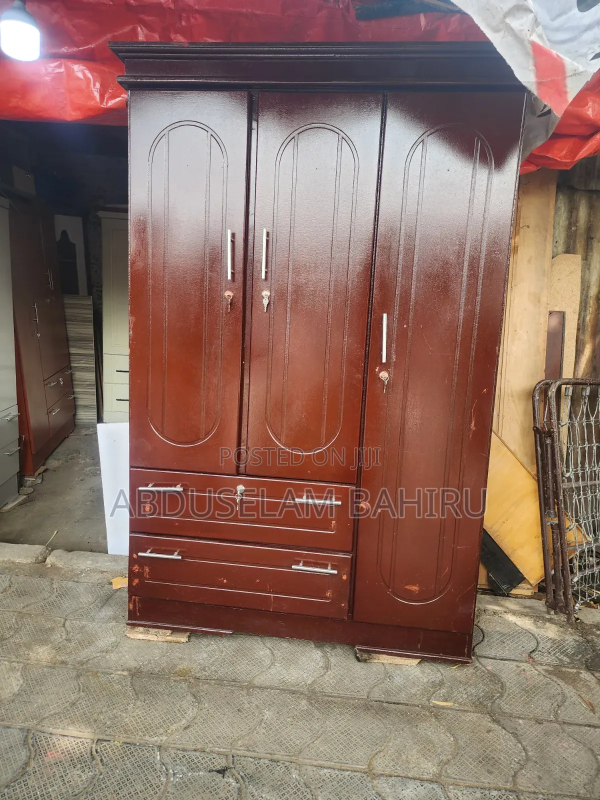 ያገለገለ ቁምሳጥን(Closet)
