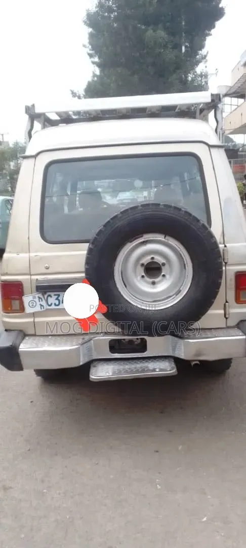 Mitsubishi Pajero 1990 Beige
