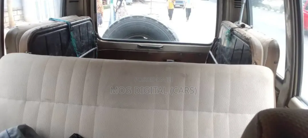 Mitsubishi Pajero 1990 Beige