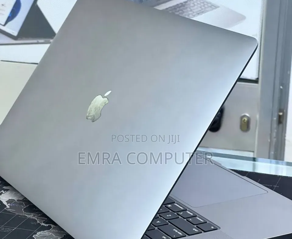 New Laptop Apple MacBook Pro 2019 32GB Intel Core i9 SSD 512GB
