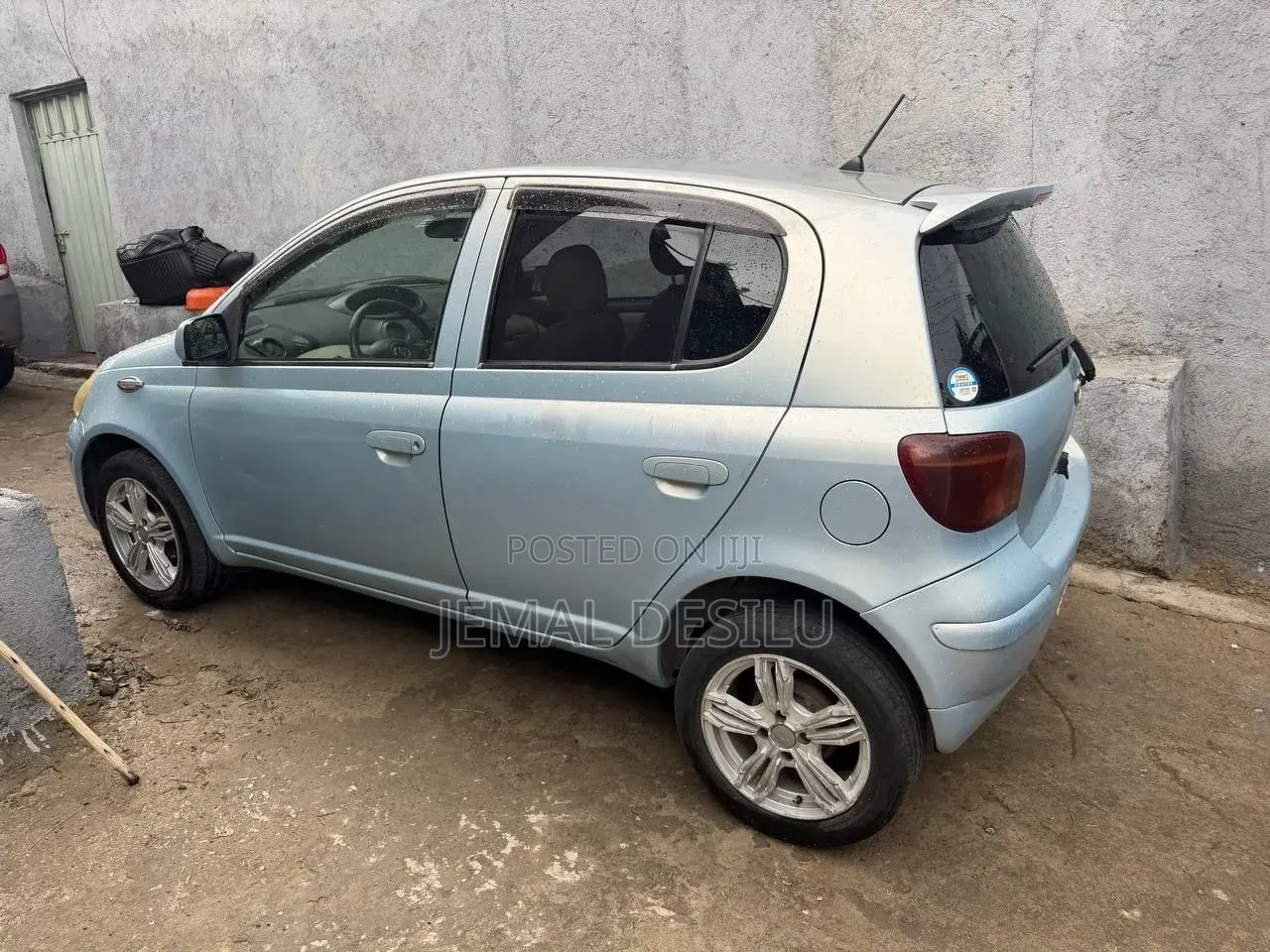 Toyota Vitz 2004 Blue