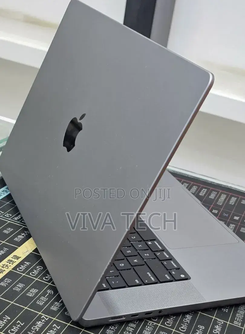 New Laptop Apple MacBook Pro 2021 M1 32GB Apple M1 Max SSD 1T