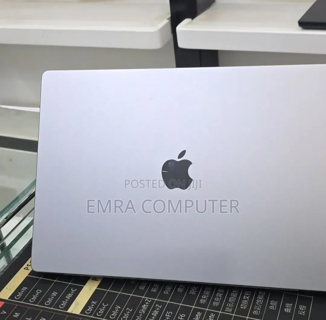 New Laptop Apple MacBook Pro 2021 M1 32GB Apple M1 Pro SSD 1T