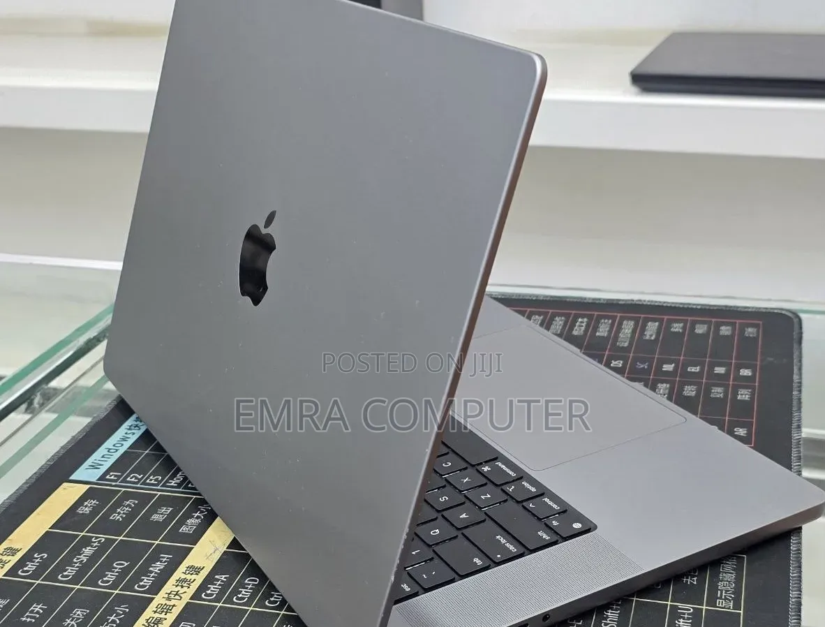 New Laptop Apple MacBook Pro 2021 M1 32GB Apple M1 Pro SSD 1T