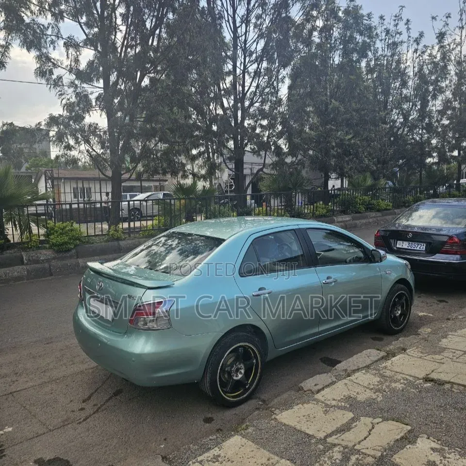 Toyota Yaris 2008 Gray