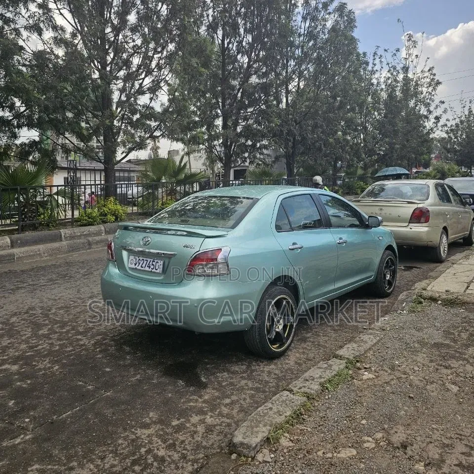Toyota Yaris 2008 Gray