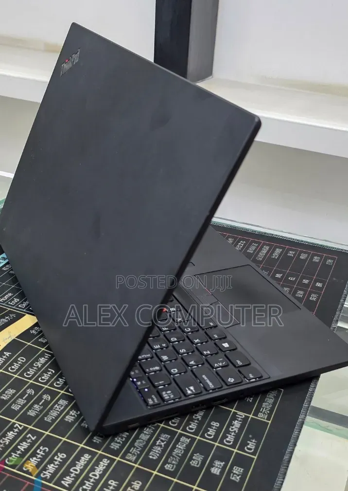 New Laptop Lenovo ThinkPad T490s 16GB Intel Core i5 SSD 256GB