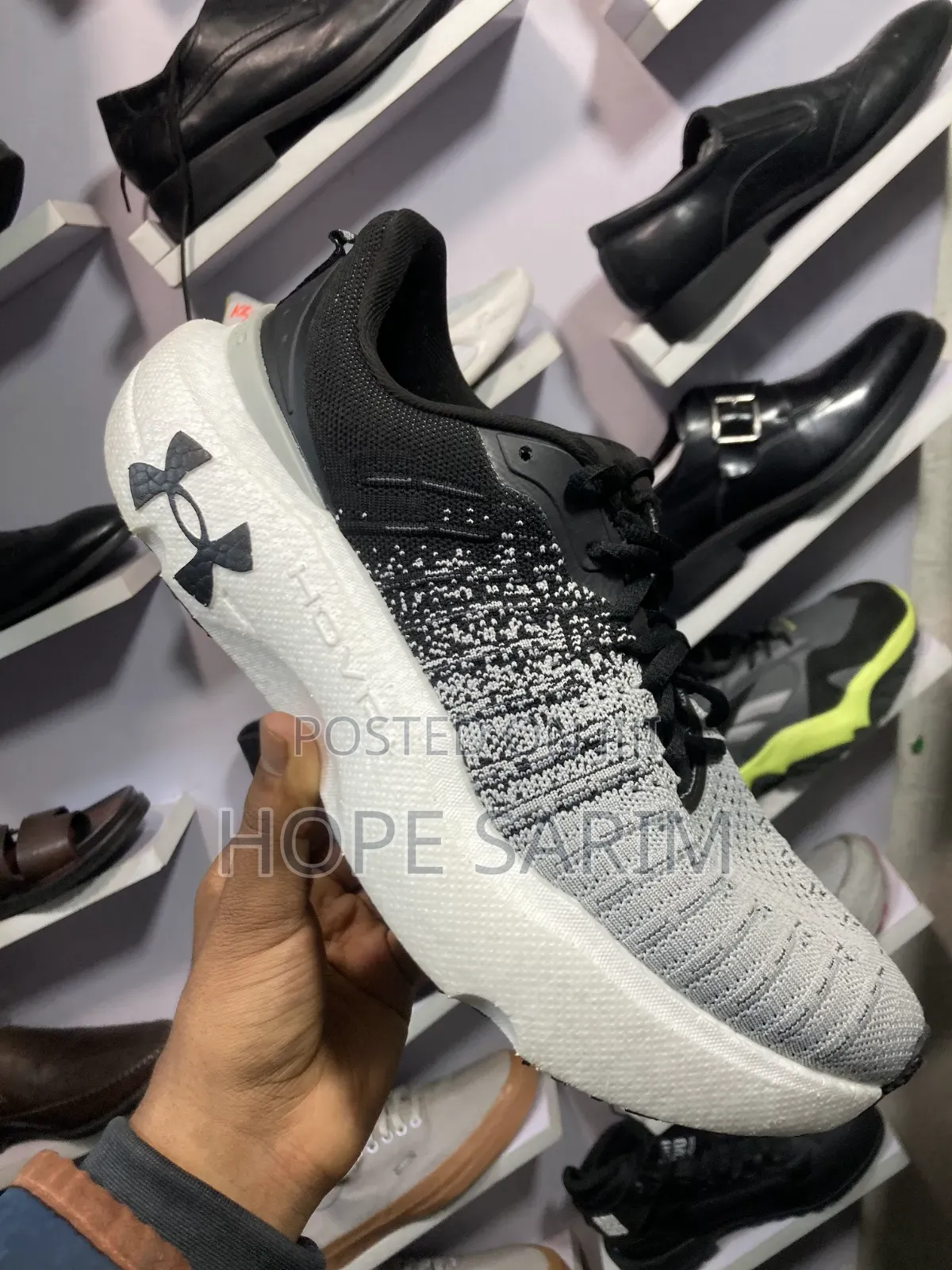 የአንደር አርመር ሆቭር (Under Armour Hovr) ጫማ: