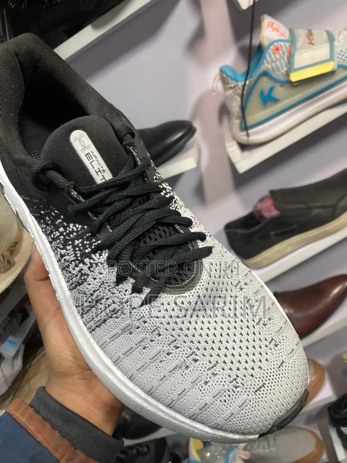 የአንደር አርመር ሆቭር (Under Armour Hovr) ጫማ: