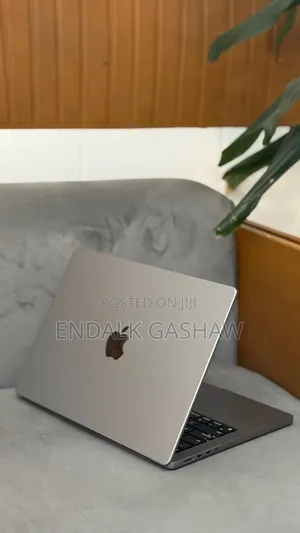 New Laptop Apple MacBook Pro 2021 M1 16GB Apple M1 SSD 512GB