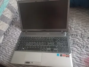 Laptop Samsung S3520 6GB AMD A10 HDD 1T