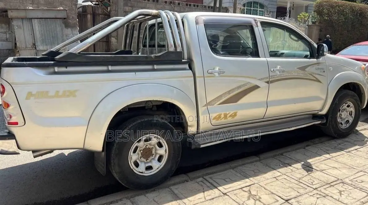 Toyota Hilux 2.5 D-4D Double Cab 4x4 SRX 2007 Silver