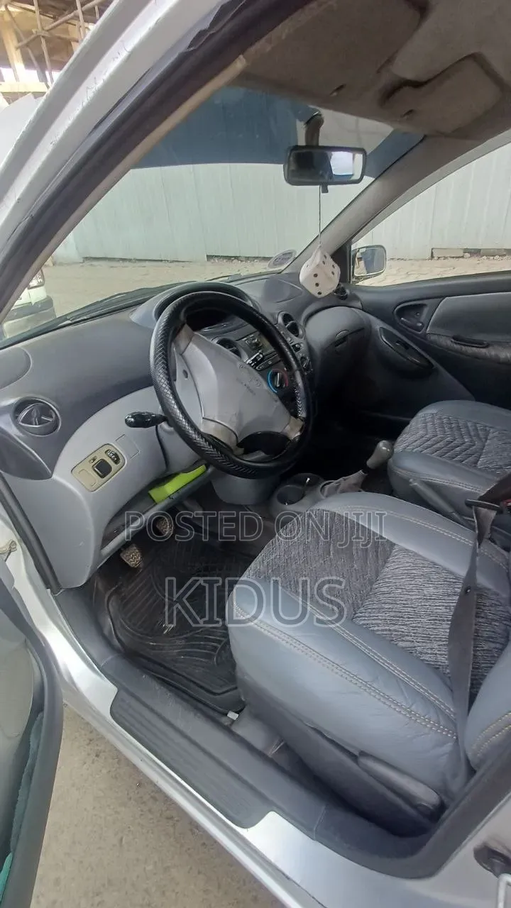 Toyota Vitz 2004 Brown