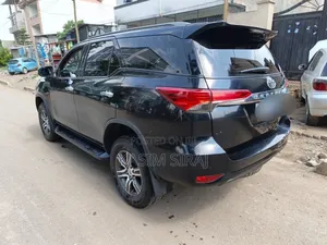 Toyota Fortuner 2022 Gray