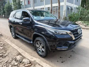 Toyota Fortuner 2022 Gray