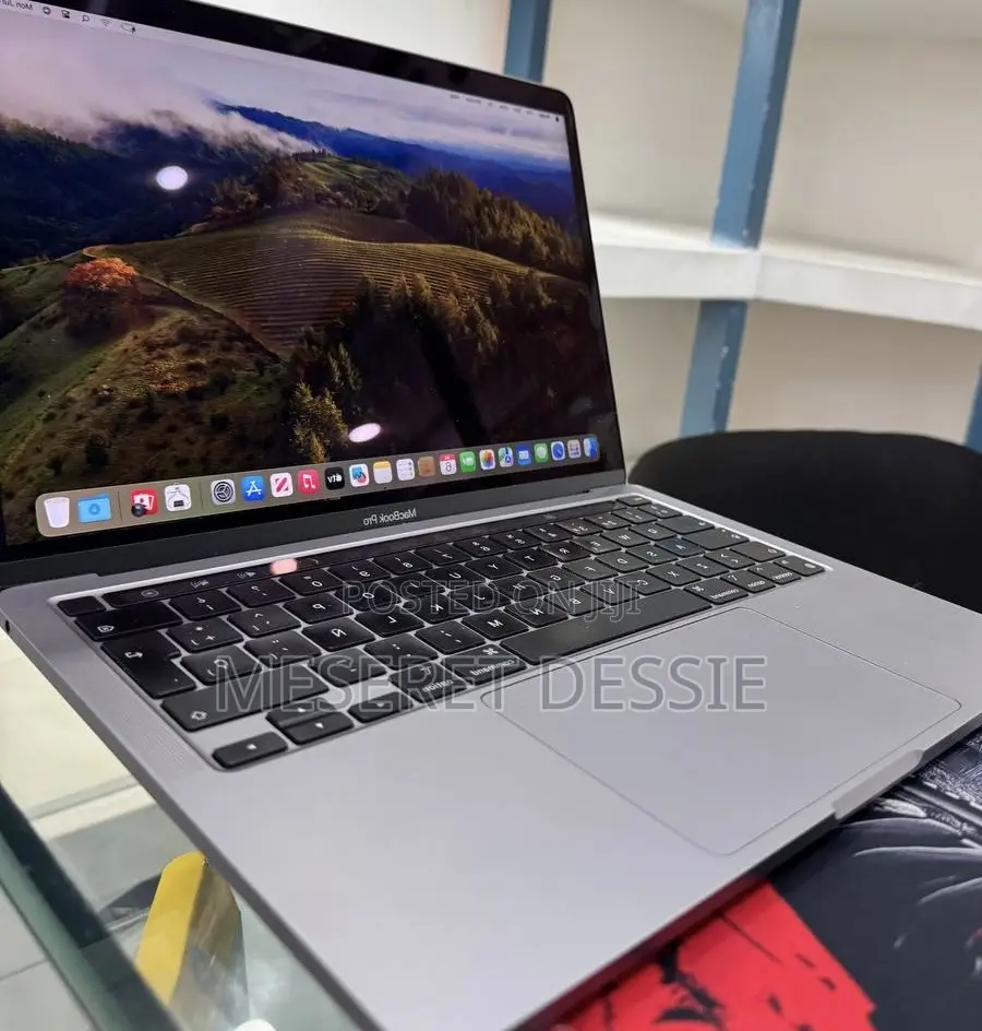 New Laptop Apple 16GB Apple M1 Pro SSD 512GB