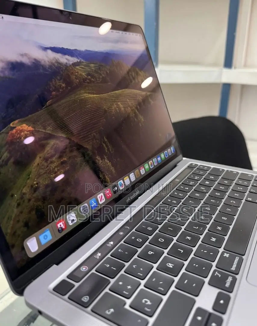 New Laptop Apple 16GB Apple M1 Pro SSD 512GB