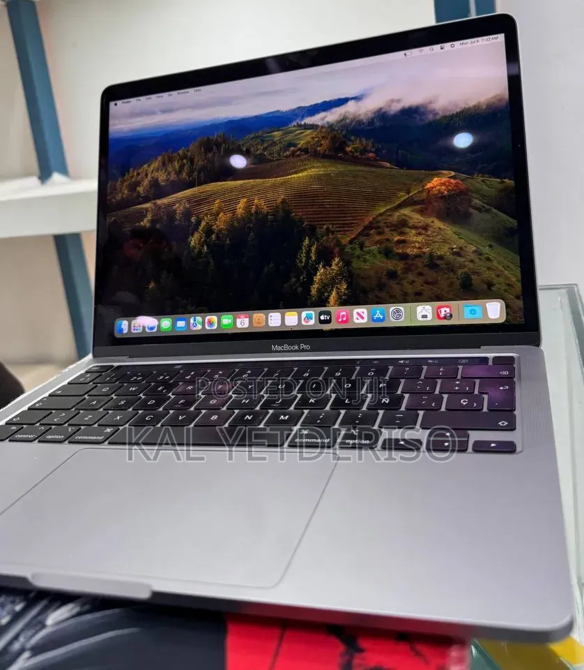 New Laptop Apple 16GB SSD 512GB