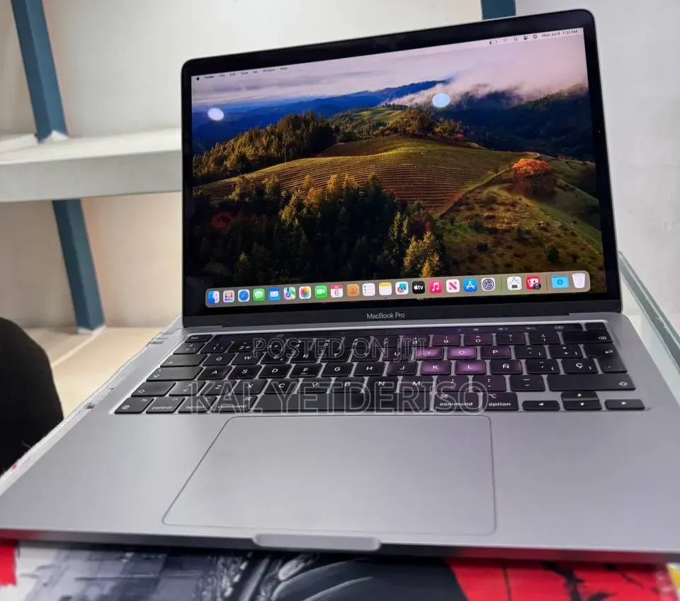 New Laptop Apple 16GB SSD 512GB