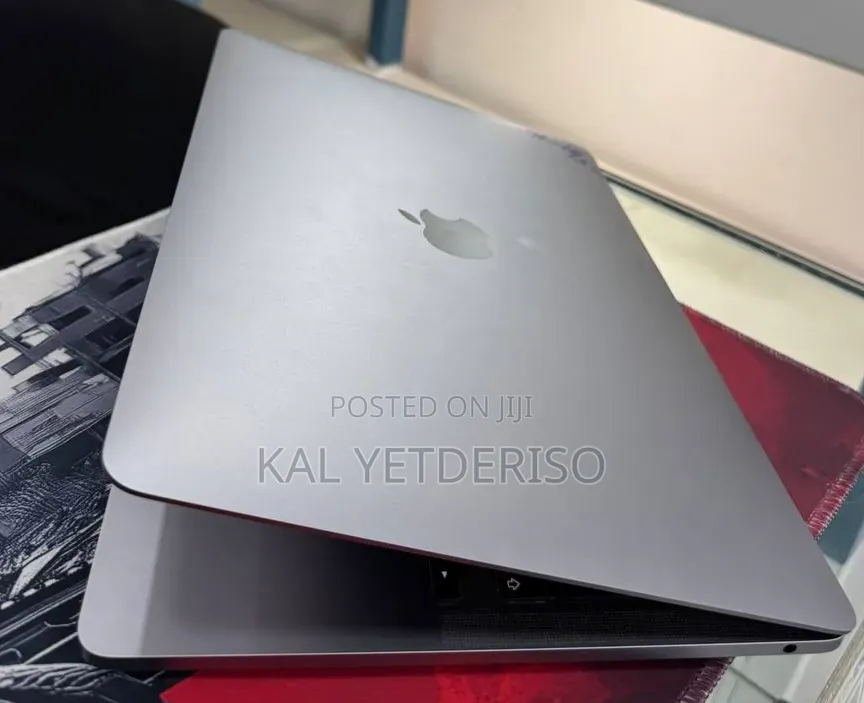 New Laptop Apple 16GB SSD 512GB