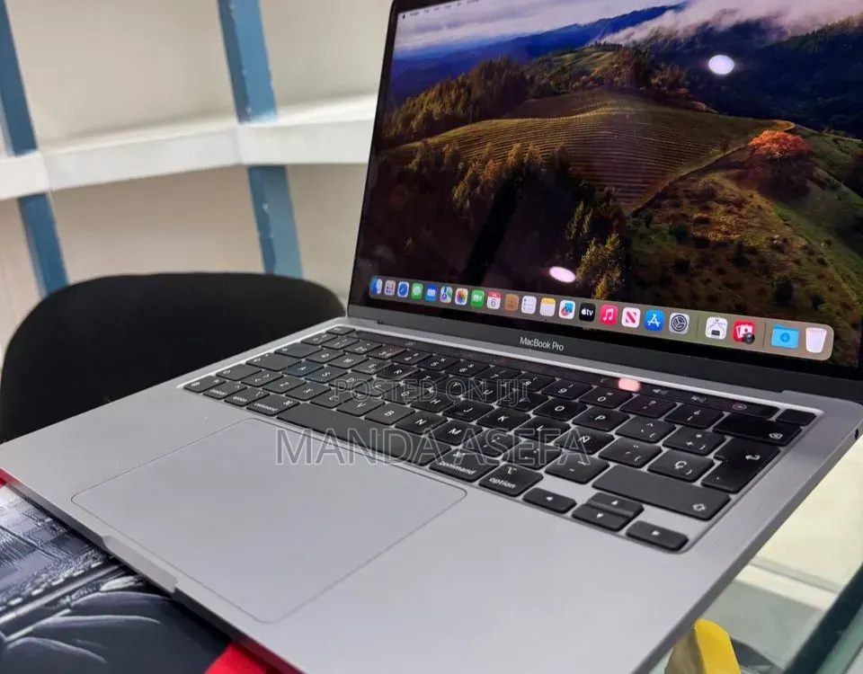 New Laptop Apple MacBook Pro 2021 M1 16GB Apple M1 Pro SSD 512GB