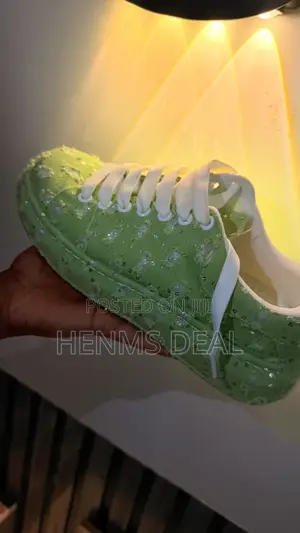 Canvas Sneaker