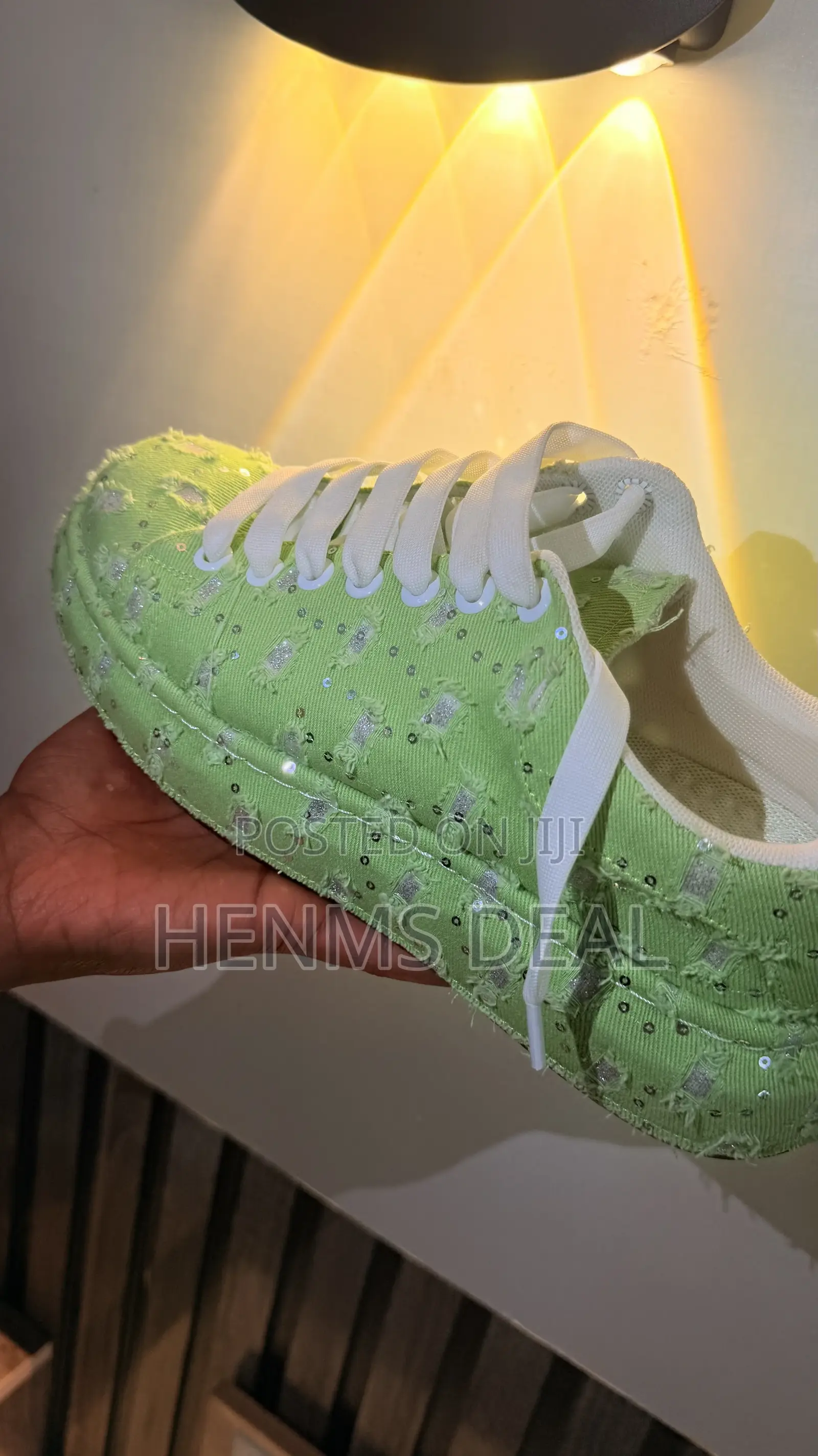Canvas Sneaker