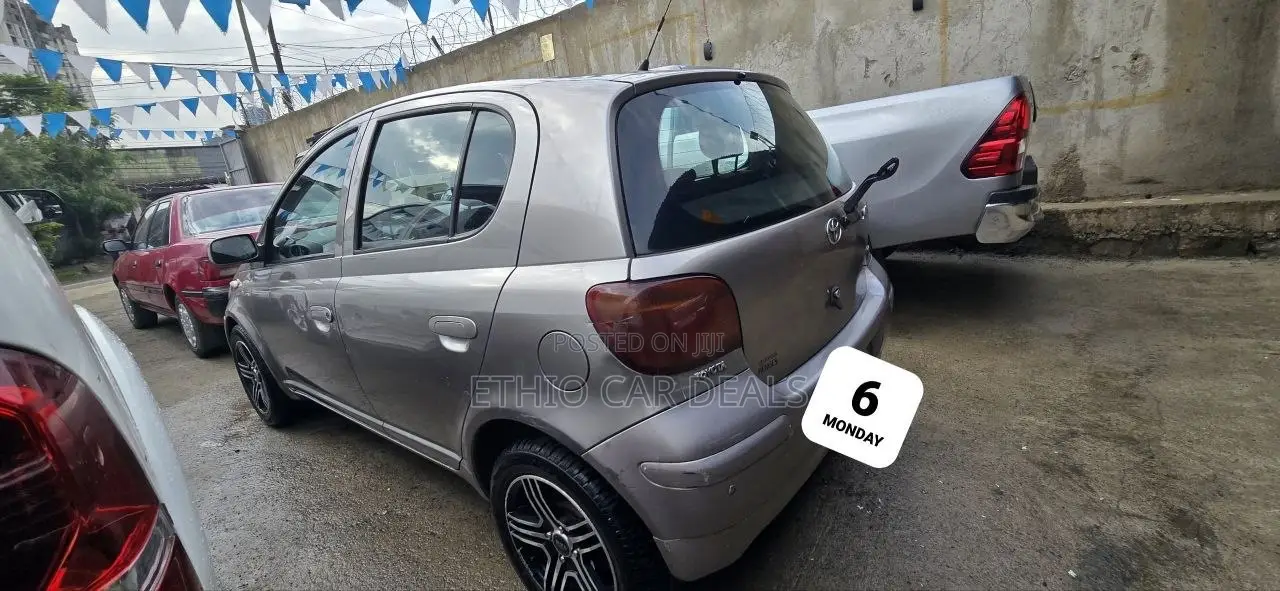 Toyota Vitz 2004 Silver