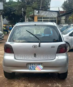 Toyota Vitz 2001 Silver