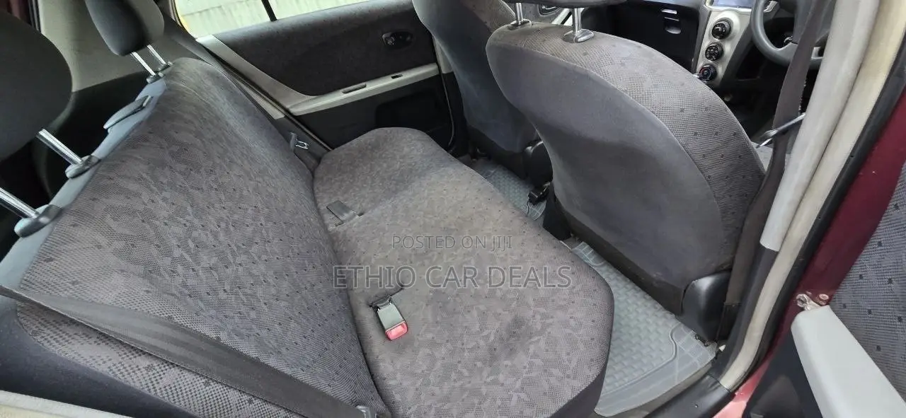 Toyota Vitz 2001 Silver