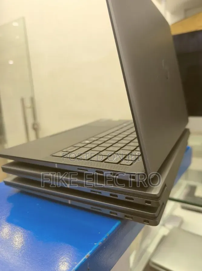 New Laptop Dell Precision 5490 32GB Intel Core Ultra 9 SSD 1T